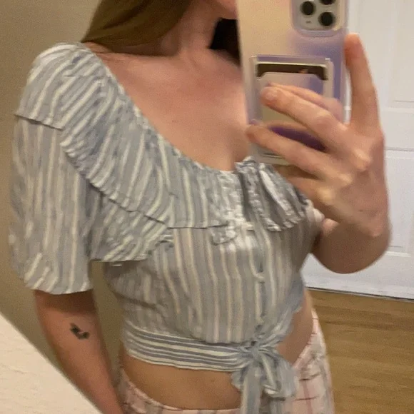 🤍HP🎀[ FP ] The Rosemary Ruffle Top - Picture 10 of 11